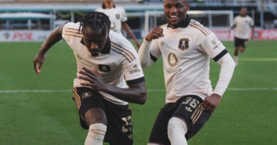 Among those who criticized Abdeslam Ouaddou is Orlando Pirates legend Sifiso Myeni, who said this could demotivate the players.