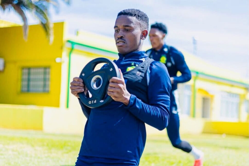 Siyanda Ndlovu will lead the Mamelodi Sundowns attack alongside Cassius Mailula and Lebo Mothiba.