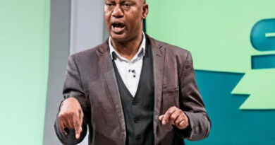 However, Victor Hlungwani says that the Zimbabwean player should have been sent off with a red card because his action endangered another player.