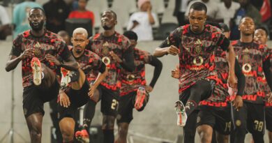 Awaphesheya ayaqhubeka nokukhendla iPirates
