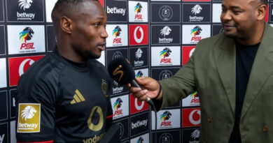 That responsibility now rests on the rivals at Orlando Amstel Arena, where Orlando Pirates are carrying a burden heavier than air.