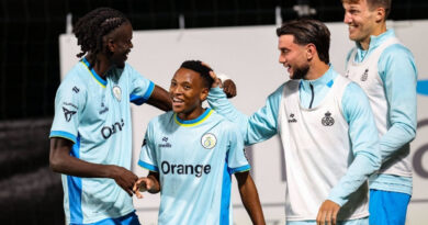 Shaun Bartlett, who enjoyed great success in Europe playing for FC Zurich and Charlton Athletic, says Relebohile Mofokeng could soon outgrow this league.