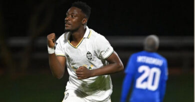Thandolwenkosi Ngwenya appears determined to stay in Durban, and AmaZulu are also keen to retain him at least until the end of the season.