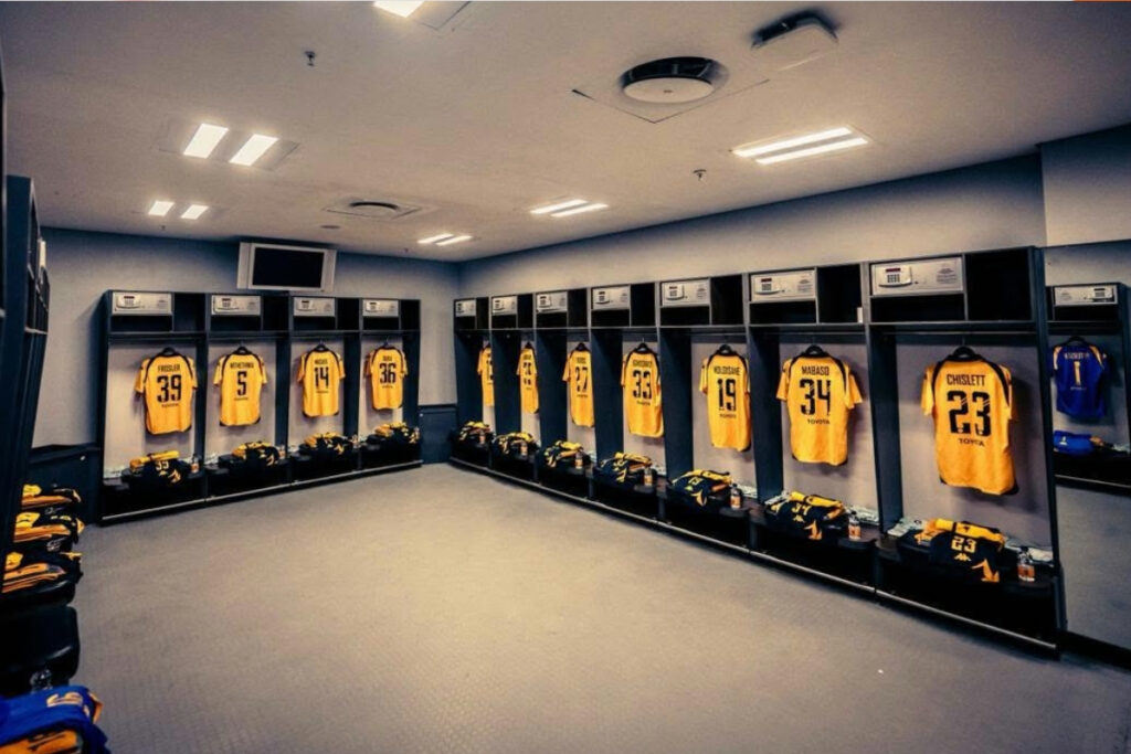 Fernando Da Cruz also changed the playing style, reverting Kaizer Chiefs to a more attacking 4-3-3 formation.