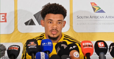 Itumeleng Khune has reminded Ronwen Williams that Sipho Chaine is waiting in the wings for his opportunity.